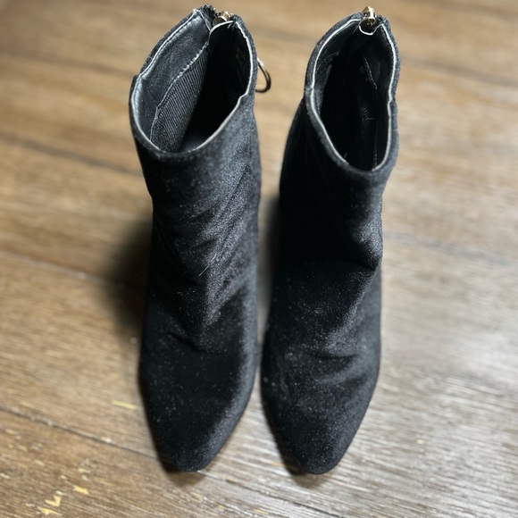 Like new Yoki Niya black ankle boots size 8.5 - Picture 7 of 10